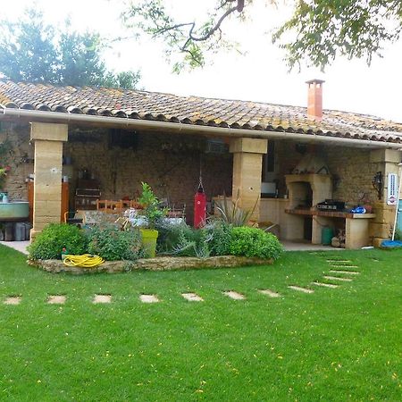 Les Croisees Bed & Breakfast Кастийон-дю-Гар Екстериор снимка