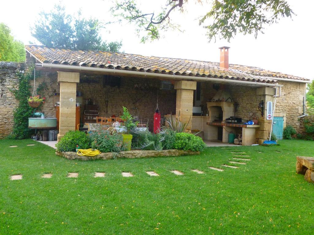 Les Croisees Bed & Breakfast Кастийон-дю-Гар Екстериор снимка